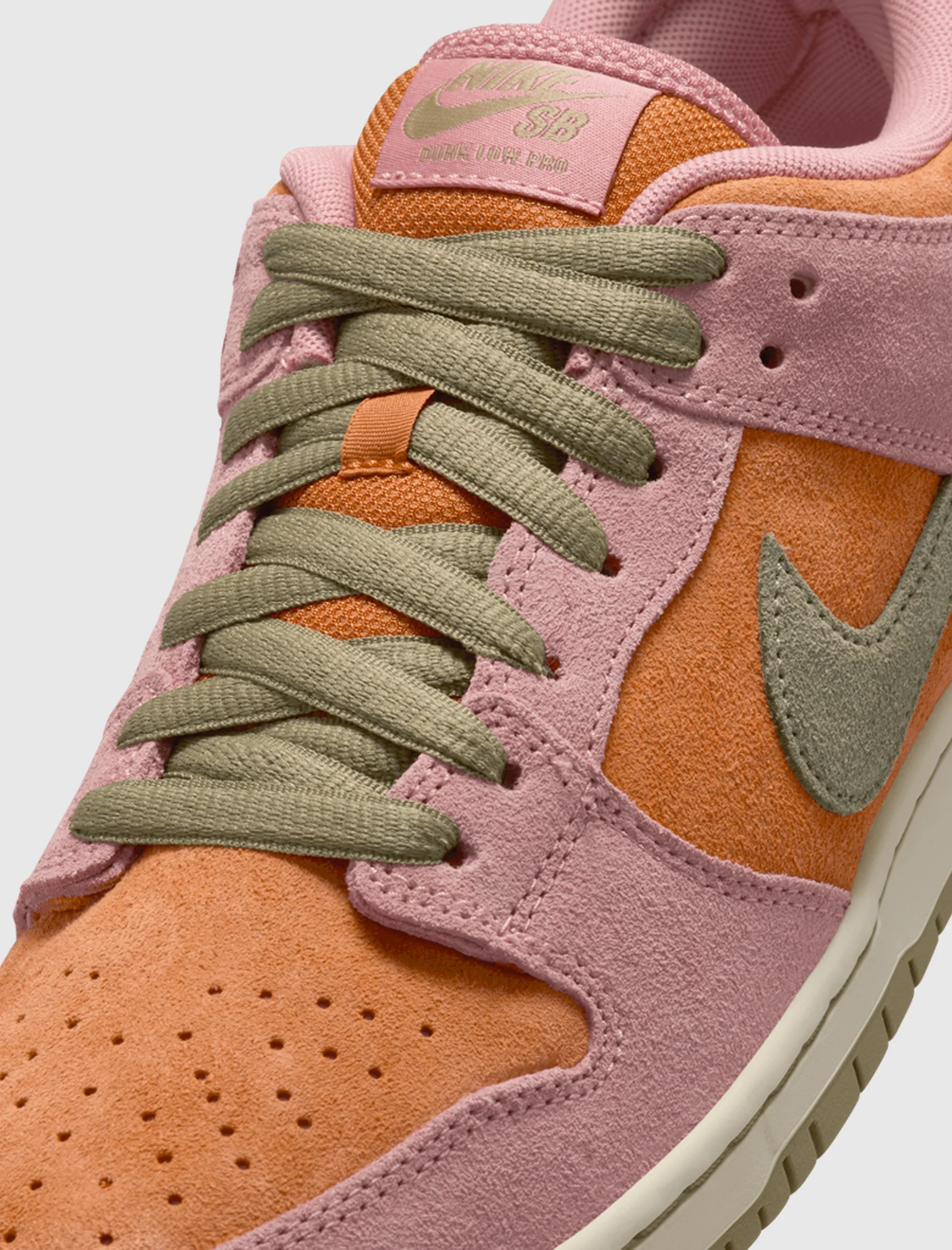 DUNK LOW PRO SB "RED STARDUST" - Image 2