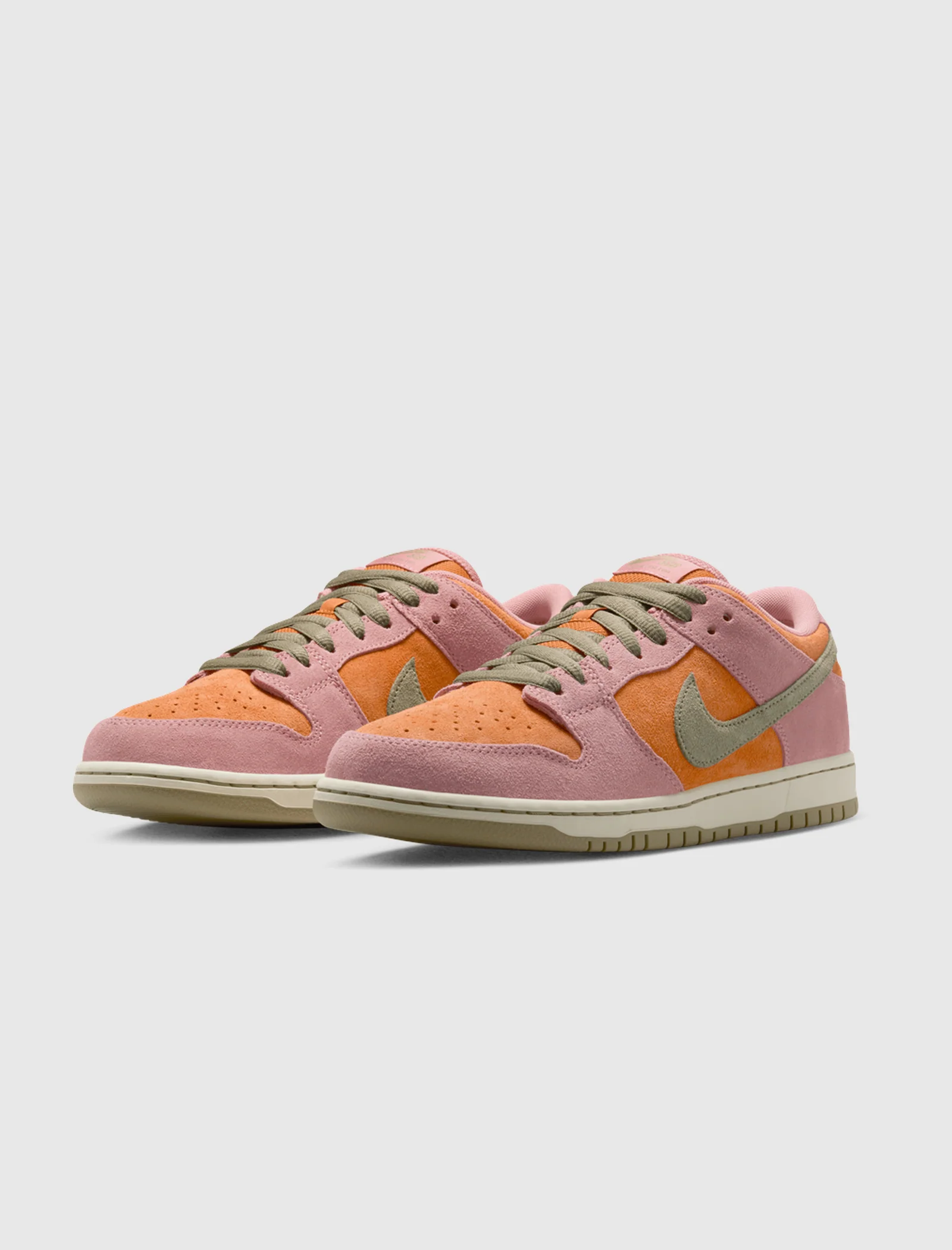 DUNK LOW PRO SB "RED STARDUST" - Image 4