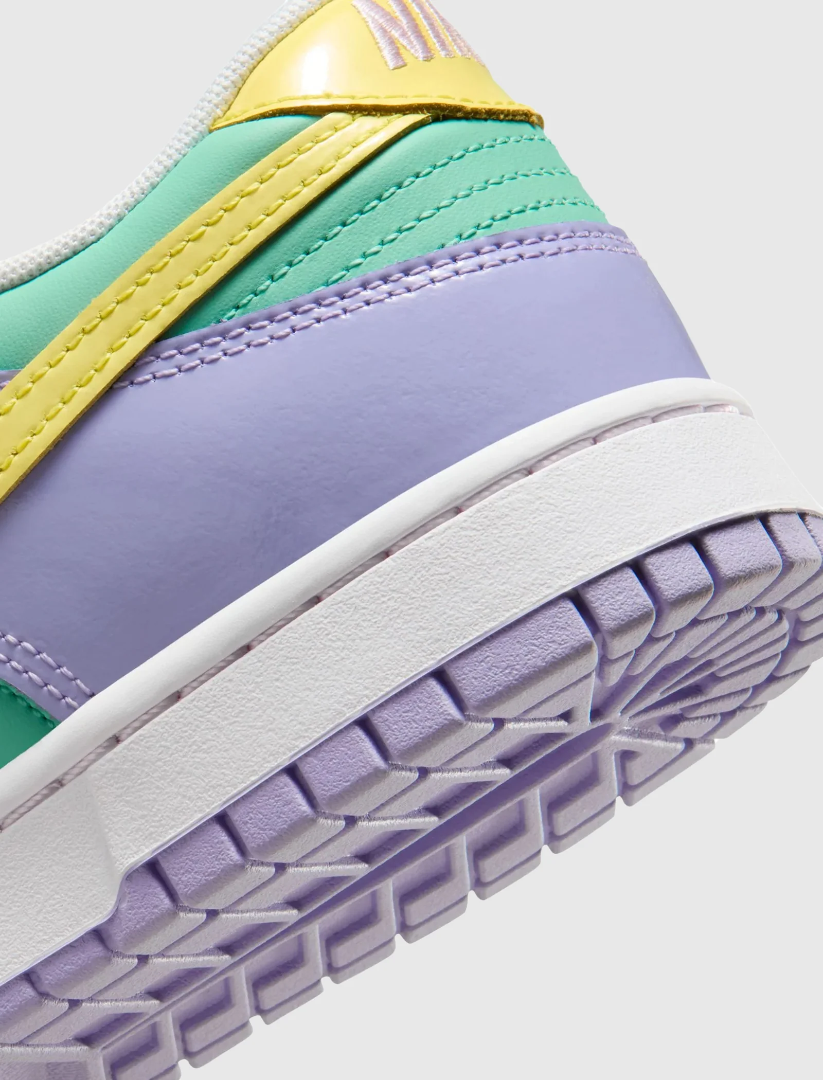 DUNK LOW RETRO "EASTER" - Image 3