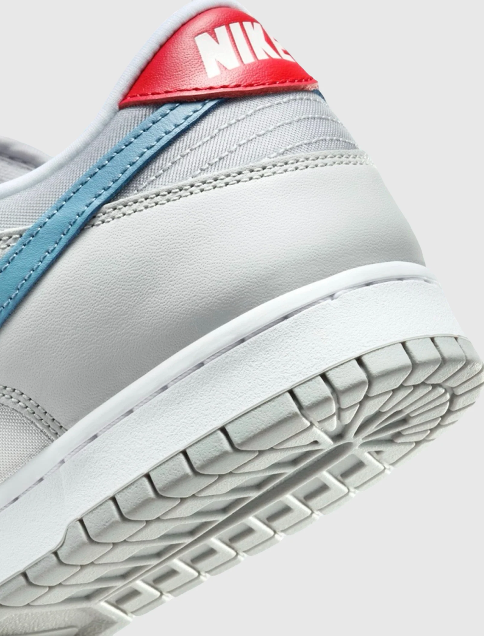 DUNK LOW "SILVER SURFER" - Image 3
