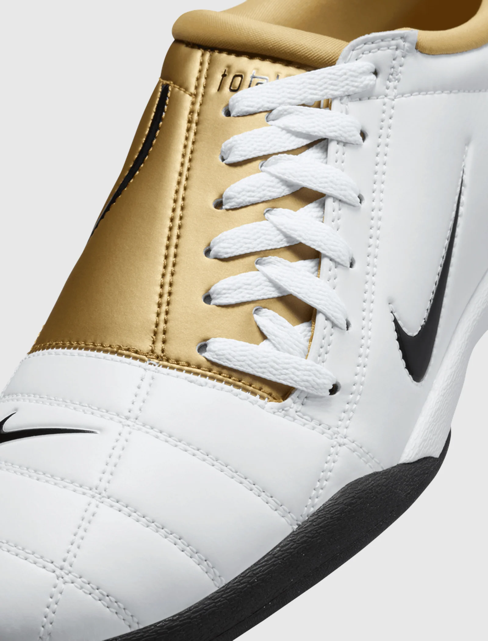 T90 "WHITE/ BLACK/ METALLIC GOLD" - Image 2